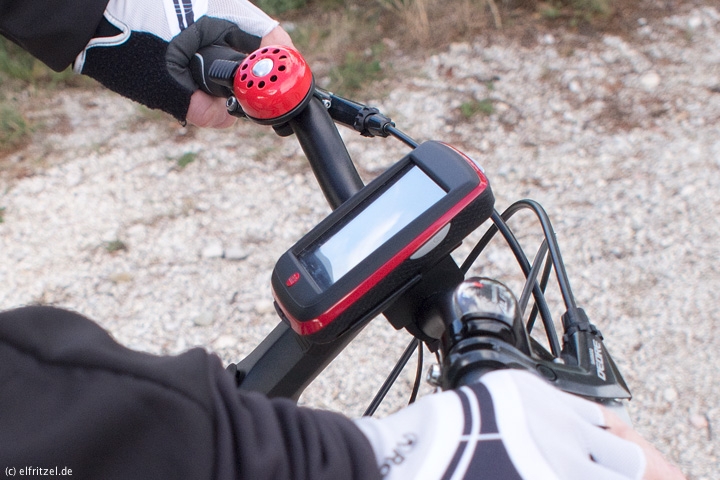 elfritzel-falk-ibex-32-gps-fahrradnavigationsgeraet-unterwegs