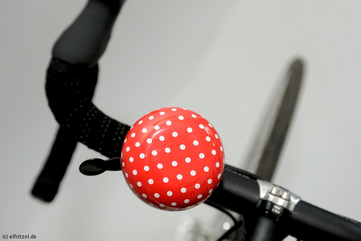 elfritzel-basil-big-bell-polka-dot-red-white