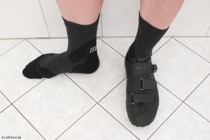 elfritzel-cep-outdoor-merino-mid-cut-socks-sideview